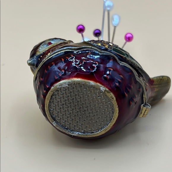 Vintage Decorative Bird Pin Cushion Box with Pins - Picture 8 of 8